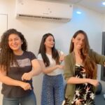 Geetika Mehandru Instagram - And that’s a wrap up dance 😅 @simrann.sharma @geetikamehandru My favourite dop @harshit_sid #reelitfeelit #reelkarofeelkaro #dance #bff #masti