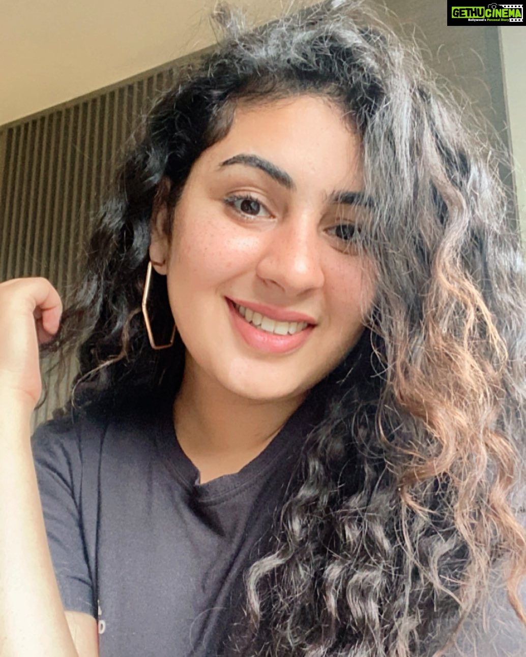 Geetika Mehandru Instagram - You glow when you’re doing better 💫🎃 #geetikamehandru Chahne Walo K Dil Ma