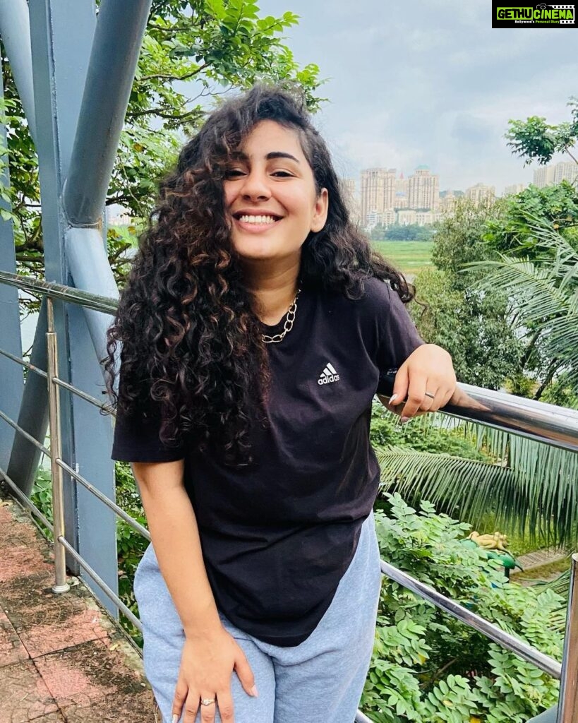 Geetika Mehandru Instagram - It’s good to be basic, you know why 1. A more relaxed atmosphere 🤗 2. Less strain on finances 💴 3. Streamlined morning routine 😴😉 4. Ability to express yourself 💫 #geetikamehandru Powai Lake