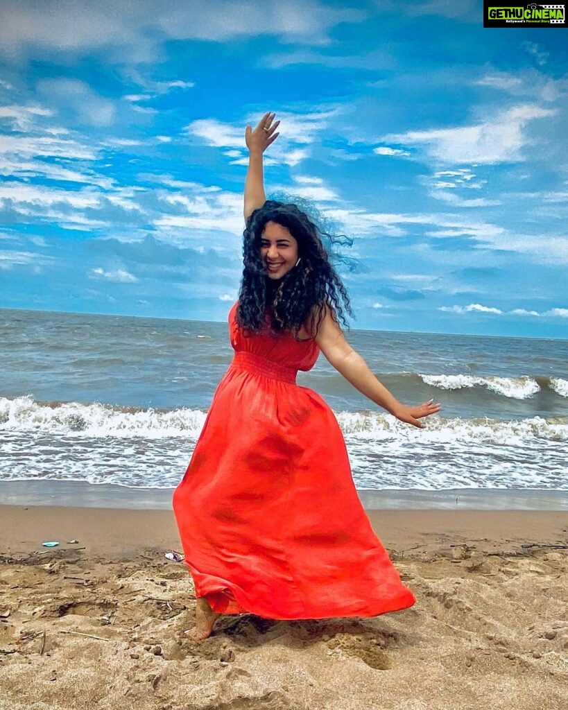 Geetika Mehandru Instagram - Happiness is the day at the beach. #geetikamehandru Aska Beach