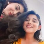 Geetika Mehandru Instagram - #Repost @officialkanikamann with @make_repost ・・・ Who all remember this song by heart ♥️ #yaaranmulle @geetikamehandru @roposolove