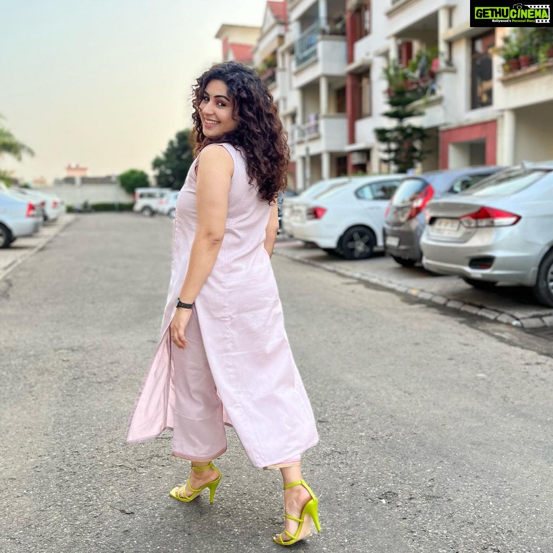 Geetika Mehandru Instagram - No outfit can beat the elegance level of a salwar suit. Wearing it brings me grace but also attitude! π
This lovely Devika Suit set from Untung is all about it! It's a lavender sleeveless kurta set with embroidered panels and yoke, and a round neckline. π So, Why be serious, when you can have fun wearing it!! I paired it with green pumped heels and you can style yours!β¨β¨ Untung is offering FLAT 10% | Code - "NEW10" & 12% on kurta & suits | "EXTRA12". Go shop now!!!! π