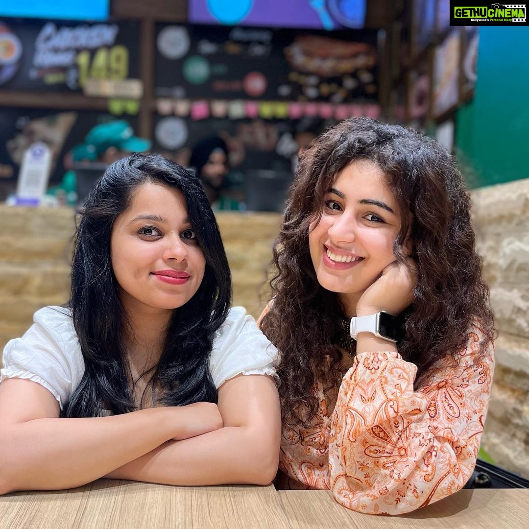 Geetika Mehandru Instagram - ♥️♥️♥️ we have grown together, like… since childhood we were the ones who used to buy similar clothes, shoes, bags, similar hairstyles. Remembering those golden days of our togetherness❤️ #sisters #family #chandigarh #goals CHANDIGARH - The City Beautiful