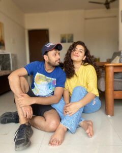Geetika Mehandru Instagram - We fight but we fix and stay. 

We won’t give up because 
Our bond is permanent.

#friendship #chotisarrdaarni #geetikamehandru #roohaniyat #goodbond #ginnirana