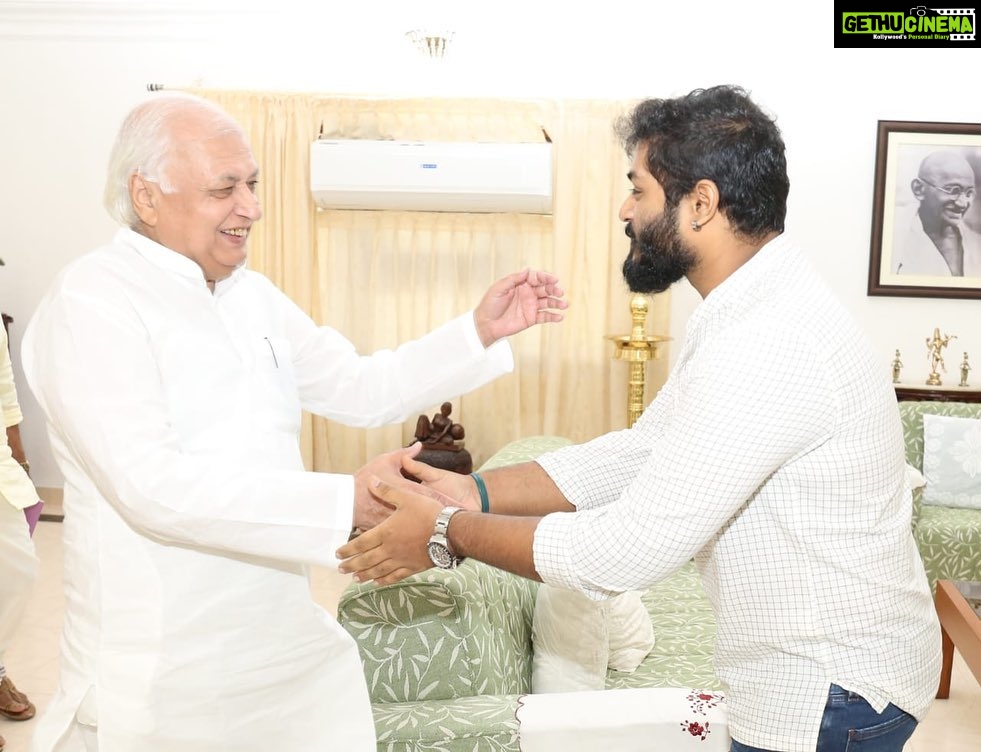 Gokul Suresh Instagram - It was pleasure meeting the honourable Governor of Kerala Shri. Arif Mohammad Khan and his beloved on this auspicious Thiruvonam day! Onam wishes to all my dear ones!