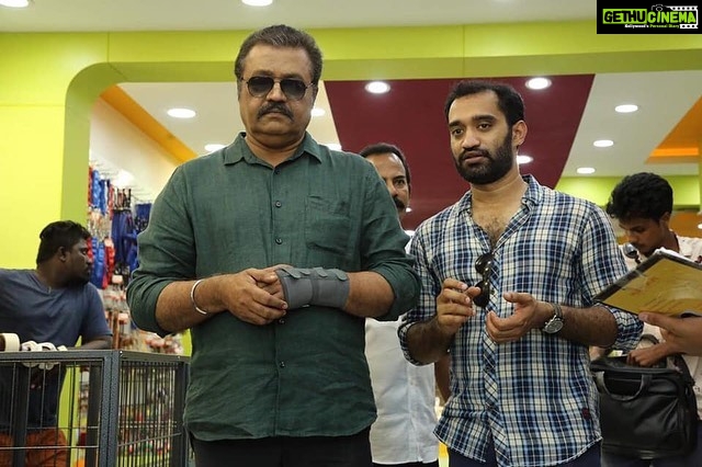 Gokul Suresh Instagram - He’s back at it! Achan joins the sets of dearest @dqsalmaan Chalu ikka’s @dqswayfarerfilms production which marks the debut direction of @anoop.sathyan! Overwhelming it is!