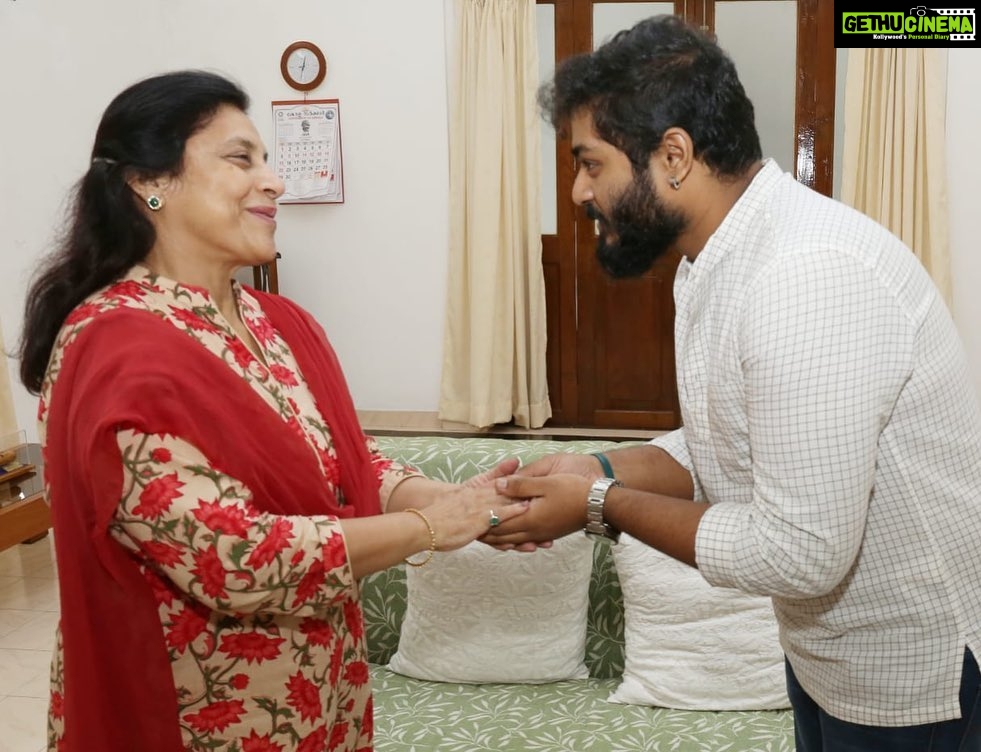 Gokul Suresh Instagram - It was pleasure meeting the honourable Governor of Kerala Shri. Arif Mohammad Khan and his beloved on this auspicious Thiruvonam day! Onam wishes to all my dear ones!