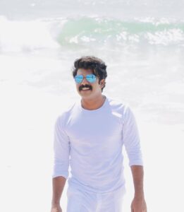 Gokul Suresh Instagram - Happy Birthday, Sunny chetta! Have an amazing year ahead and keep rocking!!! 😊
@sunnywayn