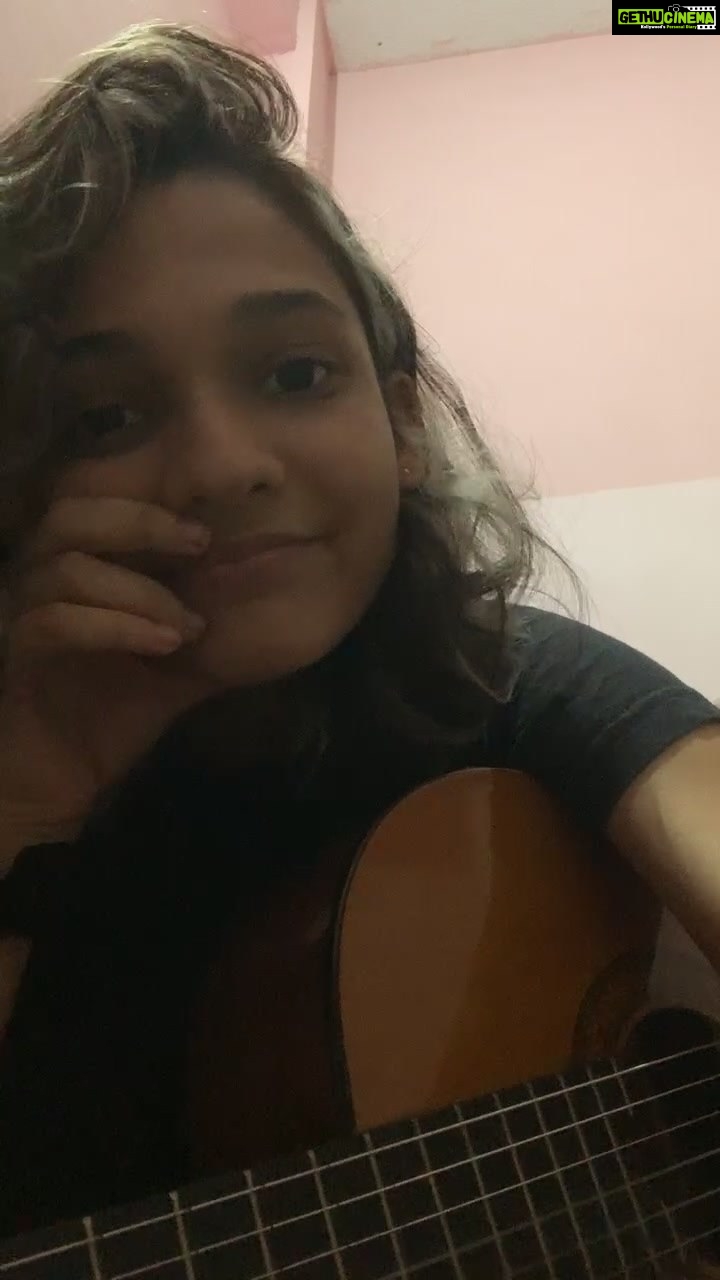 Haniya Nafisa Instagram - I sang horribly but oki, just letting this be here…I promise to come live more often🥺