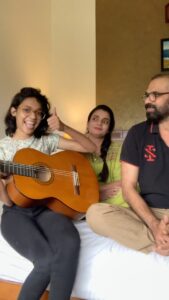 Haniya Nafisa Instagram - Ponveene with Deddy Memmyyyy❤️ @noorisalil @pmsalil 
Don’t think I’ll be free to record anything soon and thankfully had my guitar in hand to sing after so long