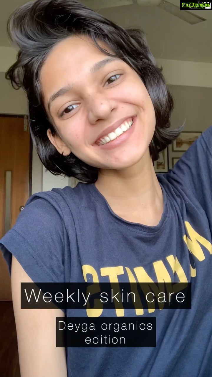 Haniya Nafisa Instagram - Wait till the end to watch me trying hard to do influenzaaa transitions🌚😂 Masking with @deyga_organics (Review after two weeks of constant use) It's mostly charcoal mask I pick on the weekends And Multiflower alternative days, and yes I skip when I’m lazy🙈 And turmeric is too good for open pores and pimples, it’s something I apply whenever I feel like it! To conclude, I loved the whole range of @deyga_organics masks . . . #haniya #skincare #daily #healthyskin #weekend #music #love #happy #kerala #instagood