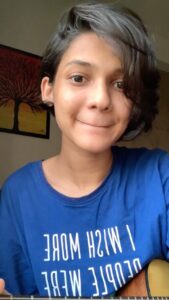 Haniya Nafisa Instagram - Manwa laage - Happy New Year 
@arijitsingh @shreyaghoshal 

I’m pretty late to do this trend and that too totally opposite to how it’s done but okay🌚❤️