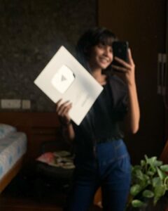 Haniya Nafisa Instagram - GUESS WHAT I GOT TODAY! *wrong answers only*
