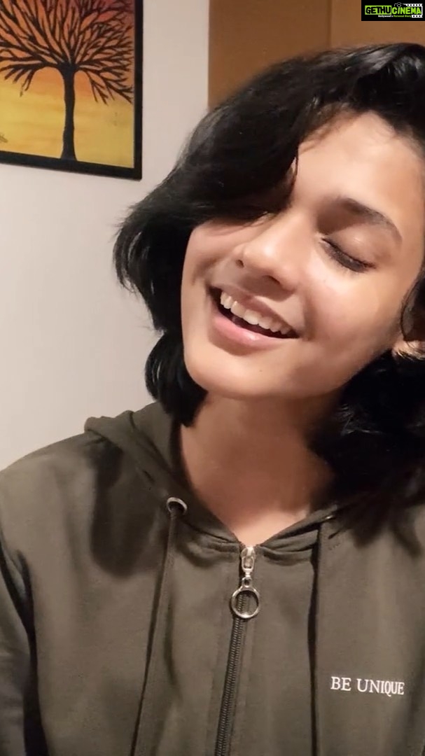 Haniya Nafisa Instagram - Had this cover done for @allensmedia a few days ago and @_nishansaffar ‘s strings and production had me dumbstruck for a while🥺💕 Go go go @soorajsanthosh and @_shwetamohan_ below to see what they think of my version of this beautiful song sung by them and composed by @sushintdt ❤️ @benanna_love @roshan.matthew @sreenathbhasi