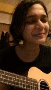 Haniya Nafisa Instagram - Nee thaane❤️ okay I actually woke up like that so maybe look away pleeease💃 @samantharuthprabhuoffl @shreyaghoshal @arrahman #naazhai #entekottayam @entekottayam @nammudepage @welovekochi @hananshaah