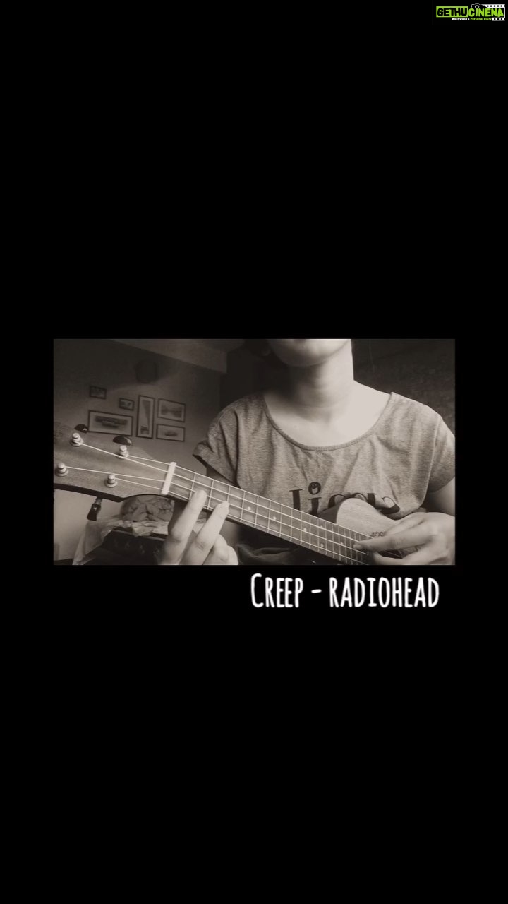 Haniya Nafisa Instagram - 1st Take. Laziest cover ever. And I didn’t even try after that so pweesh don’t expect much🥺😛 Also @_.swaathhi._ wanted me to cover this so Kudos kid🌚😘 . . #radiohead #radioheadcreep @radiohead #welovekochi Tag @radiohead in the comments idek why🤷🏻♀️😂
