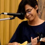 Haniya Nafisa Instagram - Okay I would definitely say that this was my best open mic so far not because I didnt mess up most of the chords or the lyrics but the audience, singing along and flashlights just made it so special..Eventhough me singing wasnt perrrrfect perfect, Everything else made it one of my most memorable stage..Thanks to everyone who kept pushing me to get on stage and was among the crowd. Love, Nafisa♥️ Ps : The last song is My Faaaav💞 VC : @_kuppikannadi_