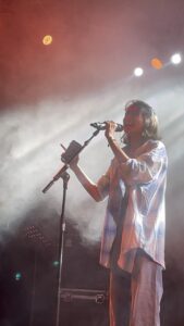 Haniya Nafisa Instagram - Lights will guideeeee you home✨ A huge thanks to @mustake_fashion for the outfit that made me feel confident on stage🥺❤️ Video : @chalibro