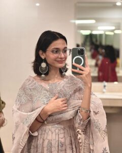 Haniya Nafisa Instagram - Well, somebody dressed up🌚