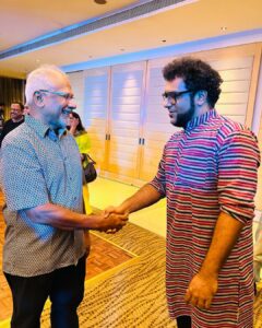 Haricharan Instagram - With the Iconic Film Maker #Maniratnam Sir 
Have always been a Mad Fan of yours. 
His Movies have also Churned such Great music for all of us over so many Decades. 

Can’t wait for PS2 sir!
