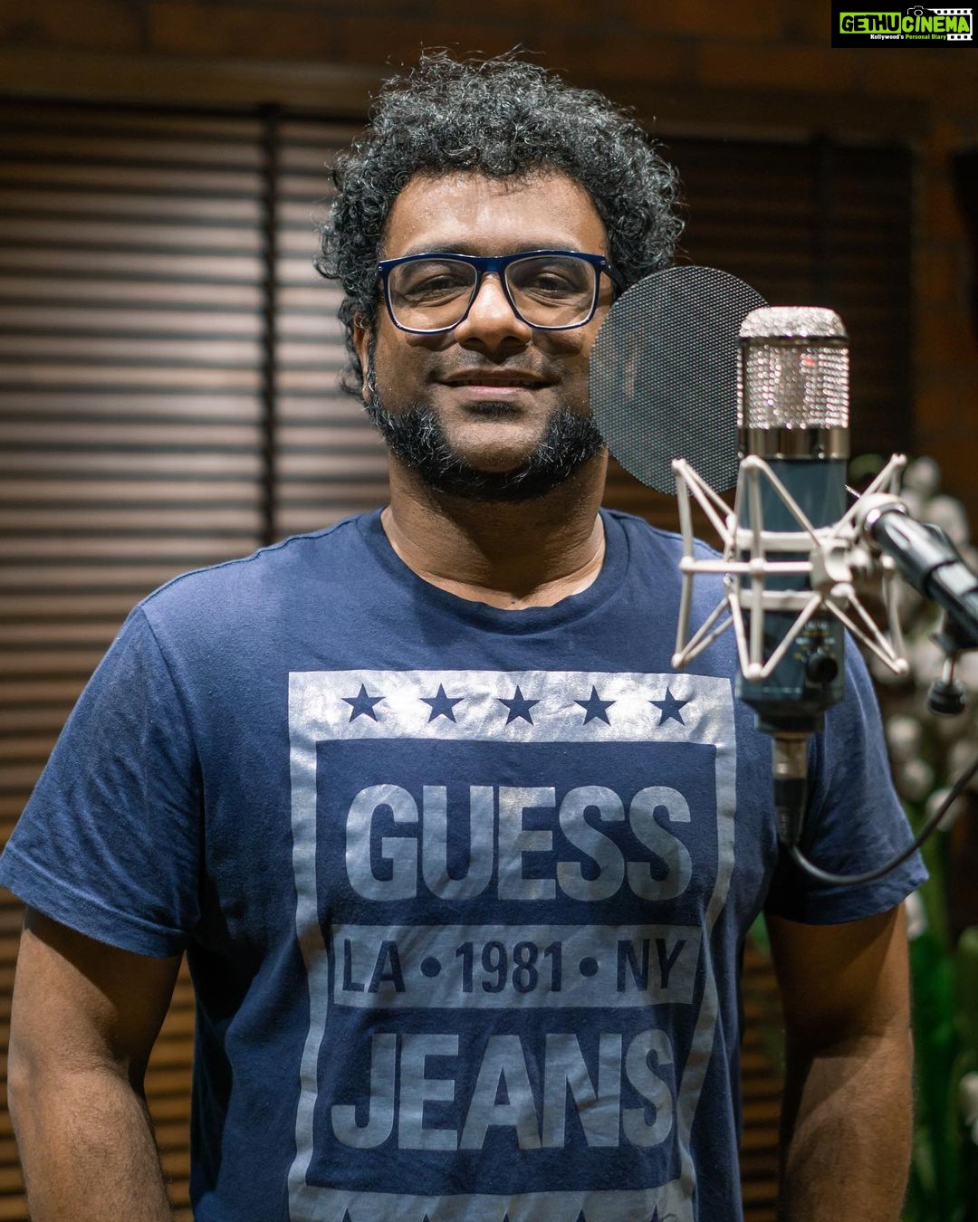 Haricharan Instagram - Marvellous time with @haricharanmusic ..!!✨ #2bqstudios #sessions #singers #vocalist 2 Bar Q Studios