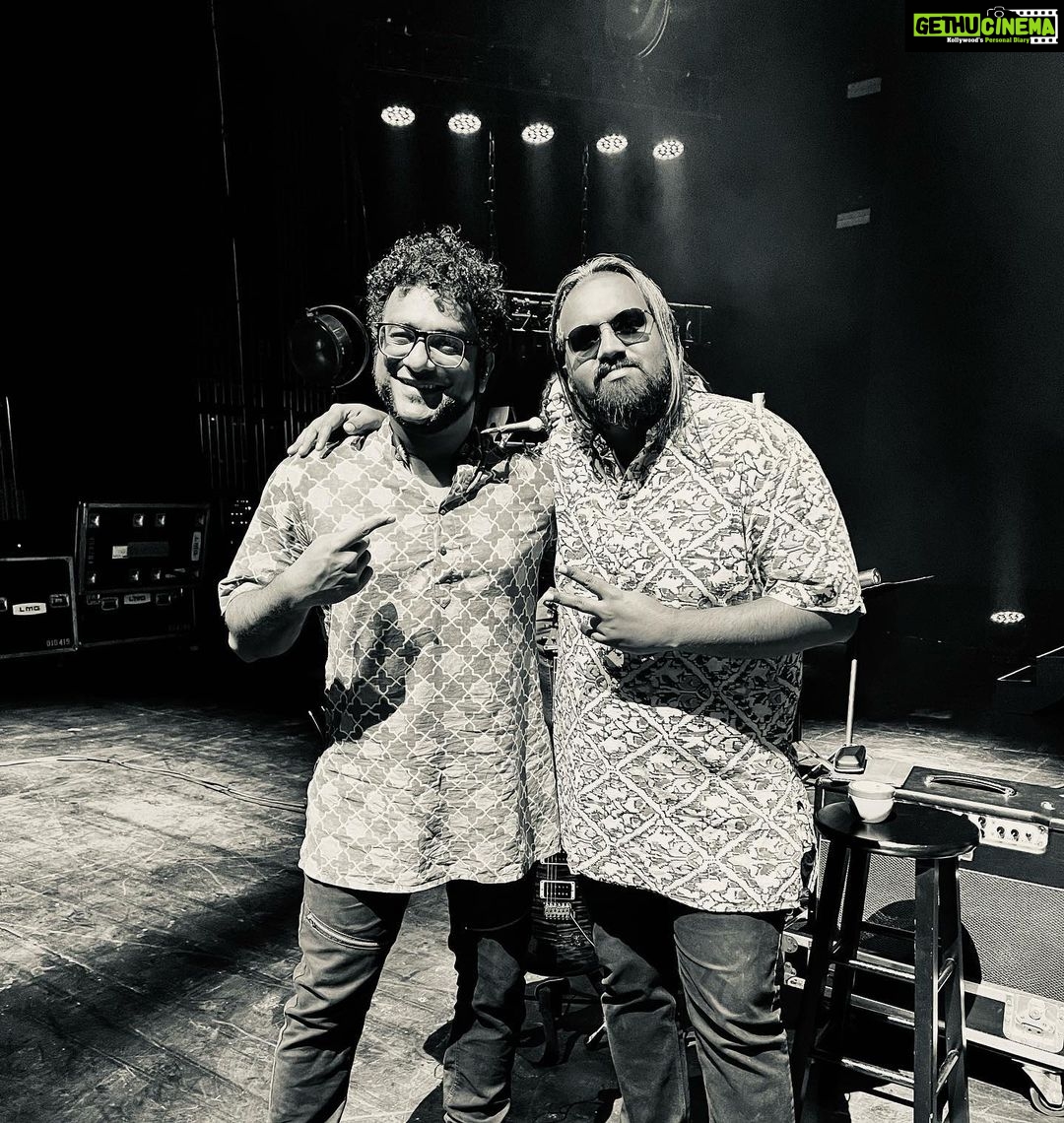 Haricharan Instagram - Twinning with Guitar God @kebajer Catch us Tonight in Houston at the @smartlivetx with @Arrahman sir and the whole Gang. #AllAccesstour #Arrahman #Haricharan @btosproductions Smart Financial Centre at Sugar Land