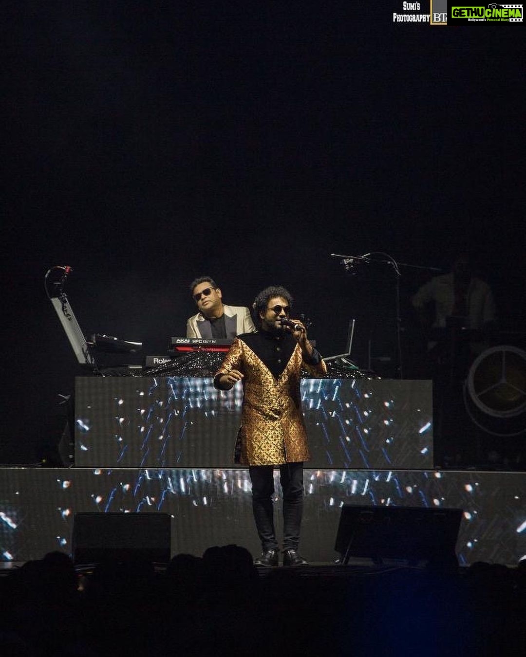 Haricharan Instagram - Some beautiful Clicks by @sumicsumic from our atlanta Concert at #FoxTheatre #Allaccesstour Fox Theatre Atlanta