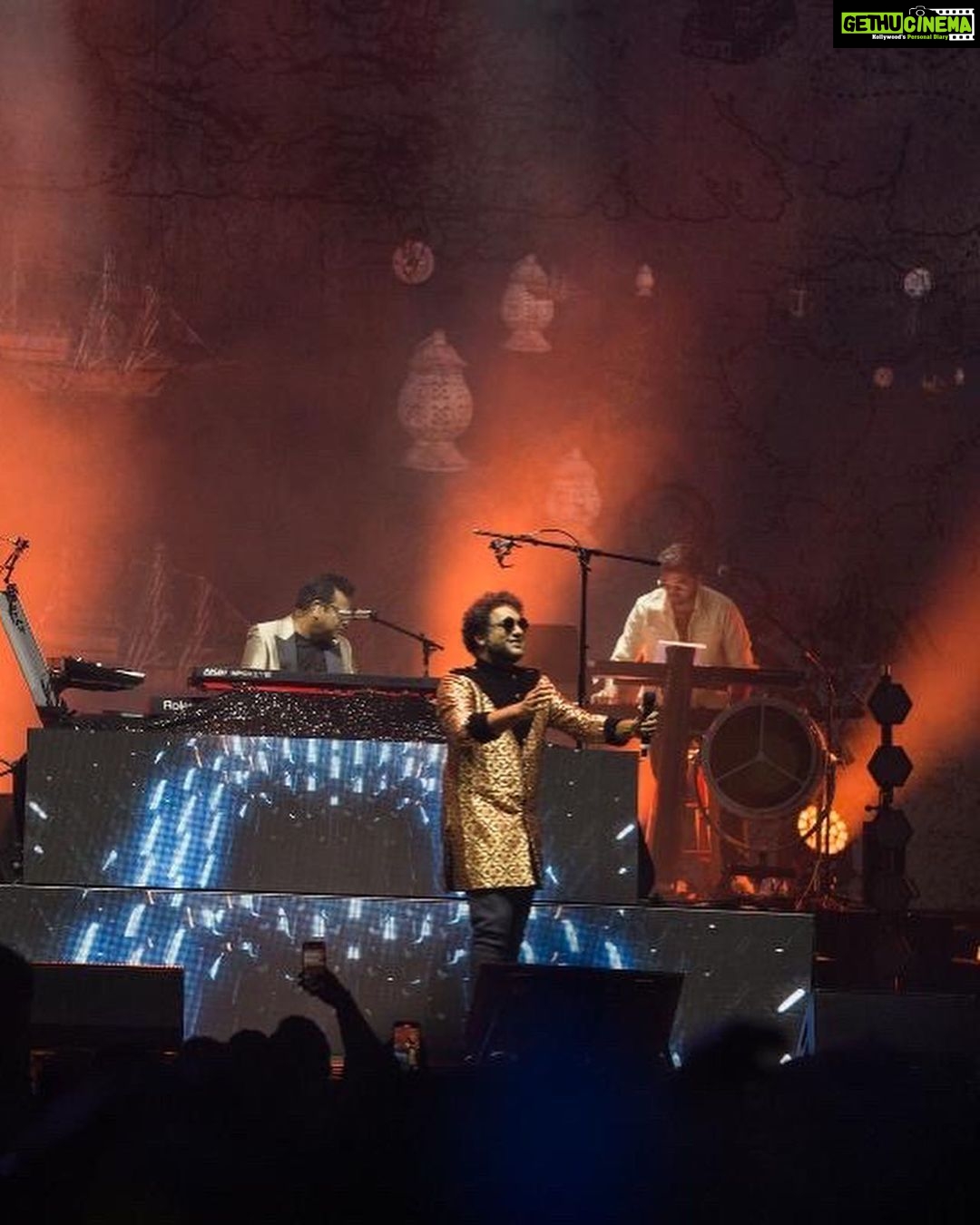Haricharan Instagram - Some beautiful Clicks by @sumicsumic from our atlanta Concert at #FoxTheatre #Allaccesstour Fox Theatre Atlanta