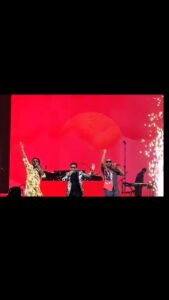 Haricharan Instagram - When things got outta control 💥💥🔥🔥😎 #Arrahman #liveconcert #faceoff #MalayalamRap #padakali #yodha #mohanlal #jagathysreekumar @arrahman @bennydayalofficial Etihad Arena