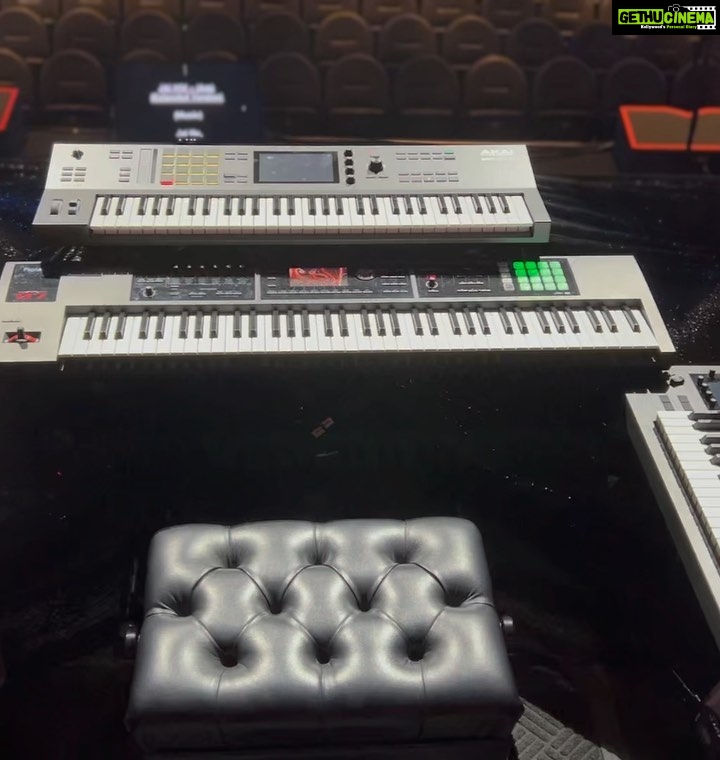 Haricharan Instagram - Twinning with Guitar God @kebajer Catch us Tonight in Houston at the @smartlivetx with @Arrahman sir and the whole Gang. #AllAccesstour #Arrahman #Haricharan @btosproductions Smart Financial Centre at Sugar Land