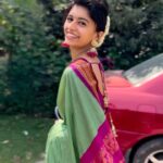Harija Instagram – I know it has nothing to do with the background song🤪😂😂 @amar_theinfinity_e 🌜wedding scenes

#hahaha #saree #love #kaitharipattu #harija