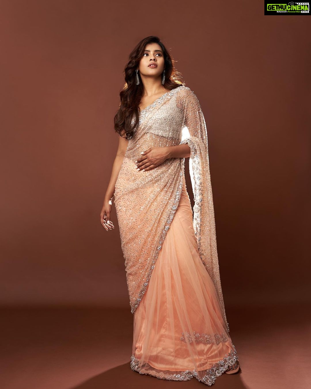Hebah Patel Instagram - 👗: @studio149 @officialanahita 💄: @emraanartistry 📸: @kalyanyasaswi