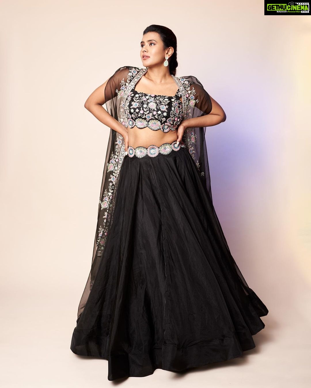 Hebah Patel Instagram - 👗: @officialanahita @olivesbysashi.in 💄: @emraanartistry 📸: @kalyanyasaswi Hyderabad