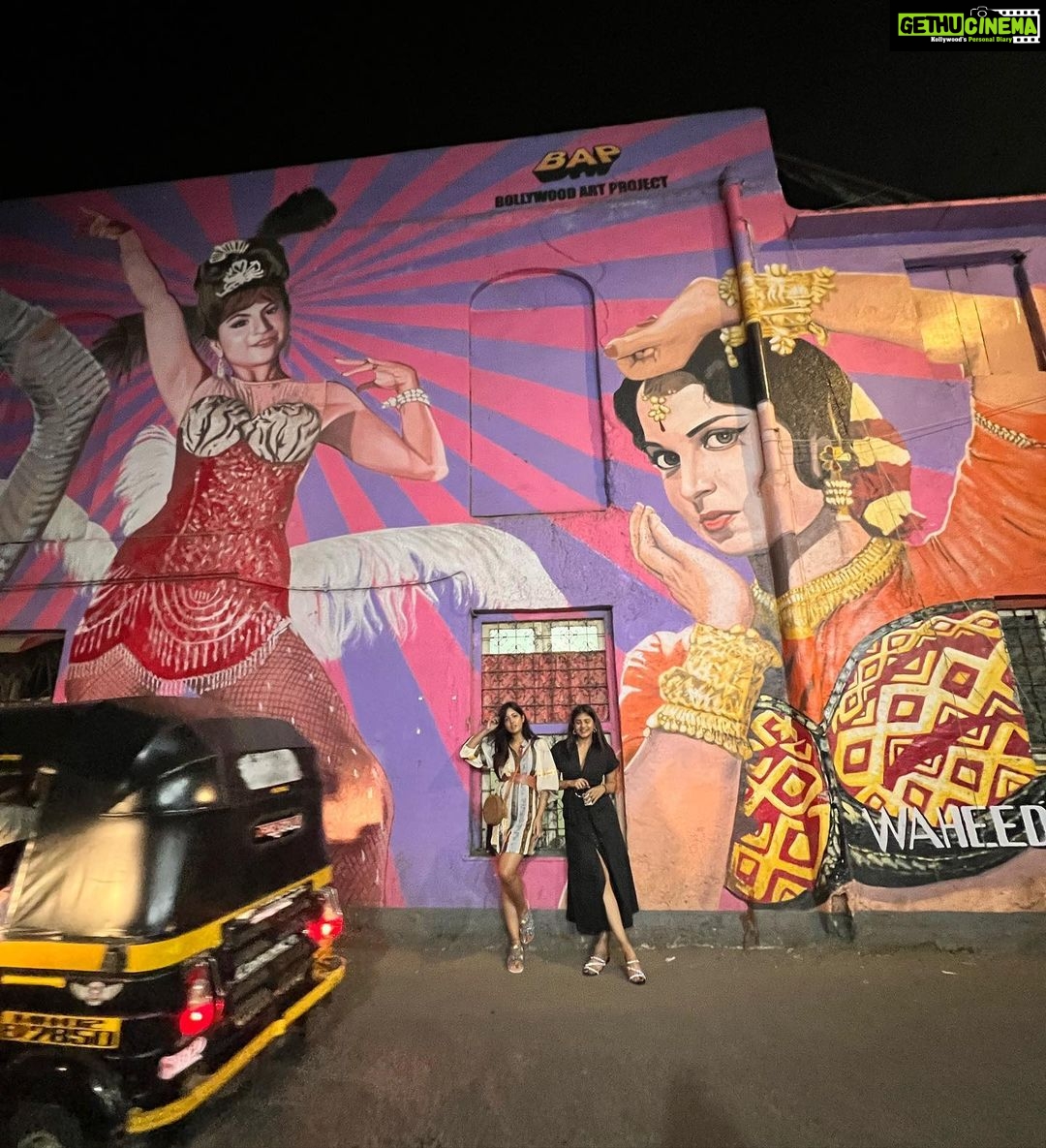 Hebah Patel Instagram - The evening @monajoshi brought traffic to a halt for a picture! Bandra West