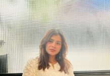 Hebah Patel Instagram - Always pose in a white chikankari! 🦢 Mumbai, Maharashtra