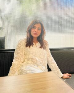 Hebah Patel Instagram - Always pose in a white chikankari! 🦢 Mumbai, Maharashtra