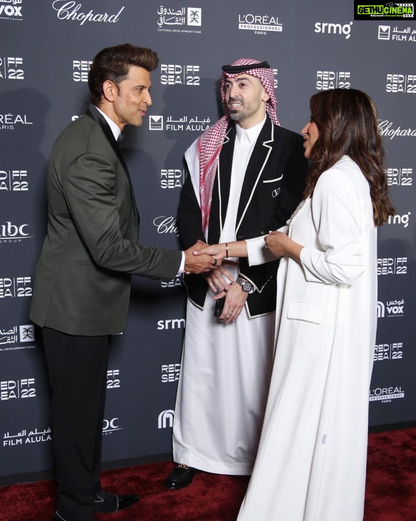 Hrithik Roshan Instagram - To be in the midst of my Film community, celebrating cinema & film making, was truly an honor. Thank you @redseafilm ❤️ @moalturki @jomanaalrashid @thestellarentertainmentco #FilmIsEverything #RedSeaIFF22 📸: Getty