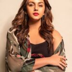 Huma Qureshi Instagram - All that Jazz .. Outfit @akok.in Earrings @myrhabyrhea Rings @twylatreasures @the_bling_girll @offbeatmediain Styling @sanamratansi Hair @rakshandairanimakeupandhair Makeup @ajayvrao721 📸 @akshat_rastogi22 Edited by @rahuleditingstudio