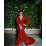 Huma Qureshi Instagram - In her natural habitat…. Last night for the ITA awards. Best actress win for Maharani S2 ✌🏻 Dress: @falgunishanepeacockindia Jewellery: @diagoldbyvardagoenka Styled by: @dhruvadityadave Assisted by: @div_yaaaakshi Hair by: @susanemmanuelhairstylist Make up by: @ajayvrao721 Photographed by: @thebombaywalla