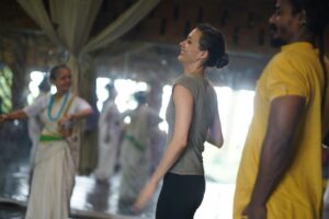 Isha Sharvani Instagram - It has been really special having Luca present for over a week while we have remounted SARI.
He and our dog snowy have brought such love, playfulness and tenderness into the studio. 

He was curious and involved through about 7 hours a day of rehearsal each day, beaming, spontaneously playing or dancing as he felt it.

He has realised the physical stamina and rigour involved in a dancers life, and his response has been to pamper me with daily foot massage.  He says his hands will heal me, I think his love and presence already has. 

Feeling blessed to be a member of a family run company which allows to process to happen. 
❤️♾️❤️ 
.
📸 @adarsh.prathap 🙏🏾
#ishasharvani #luca #motherson #thirdgeneration #dance