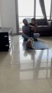 Ishaara Nair Instagram - This is the reason guys 💆 #workoutpartner #babiesworkingout #missionaccomplished #babiesofinstagram #mommiesofinstagram #mommyproblems