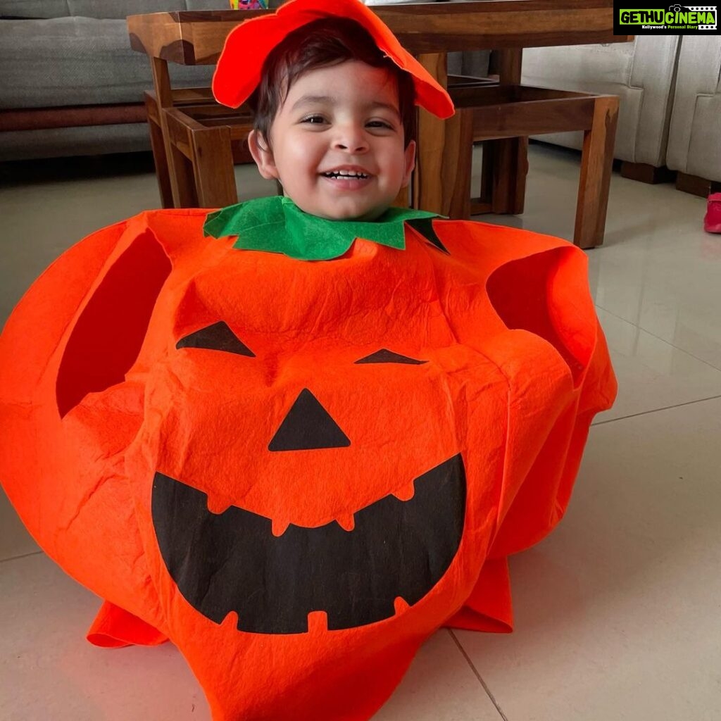 Ishaara Nair Instagram - Happy Halloween Guys ❤🤗 this guy is a Halloween guy for sure. The only stuff we watches on tv are cartoons related to Halloween 🤣🤣❤ we couldn’t wait for this day to come so that we could dress him up. His happiness is seen on his face 🤣🤣👻