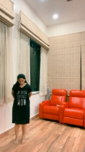 Ishika Singh Instagram - Managing something with work in bits and pieces … hush and rush with my toddler I do this to unwind myself :) #reelsinstagram  #reelsvideo #reelitfeelit #reelkarofeelkaro #trendingreels #trendingsongs #meghamkarukkatha #toddlermom #toddlermomlife #momlife #momminainteasy #mommy #dancingmom #dancingmoms #dancing_is_life