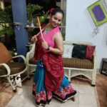 Ishika Singh Instagram - Colourful attire , oxidised jewellery , dancing spirit and those sticks to hit anyone who comes to stop my way !!! All set for garba and dandiya … 👍🏻👍🏻👍🏻 . Thanks mini for lending your wonderful attire @nair2997 @mini.nair.5876 #dancingnight #dandiyanight #dandiyaraas #garba #garbanight #nightout #nightlife #gujratisong #gujjurocks