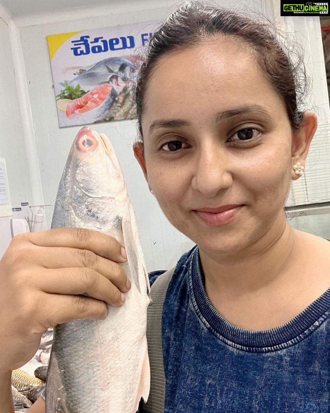 Ishika Singh Instagram - So now u guys know what’s cooking in my kitchen for dinner 🥘 #fishfry #fishcurry #fishandchips #lovefish #lovefish #lovefirstsight #fishlover #fishfry🐟 #fishfry #foodporn #foodie #foodie #foodielife #foodiesofindia #foddiemom #foodiesofinstagram #foodism #cookingfishtoday #cookingfish #cookingfishtonight #fishporn