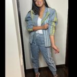 Ishita Dutta Instagram - Coz I was born with great jeans 😝💙 Outfit: @mellowdrama_official @elevate_promotions Jewellery: @misho_designs Stylist: @styledbynikinagda Asst.: @esha_baldota