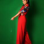 Ishita Dutta Instagram - #Drishyam2 Promotion ❤️ Wearing @minisondhiofficial Styled by @styledbynikinagda Asst @esha_baldota Rings @avior.jewels @viralmantra Hair makeup @mansiiksangwan 📸 @pygupta