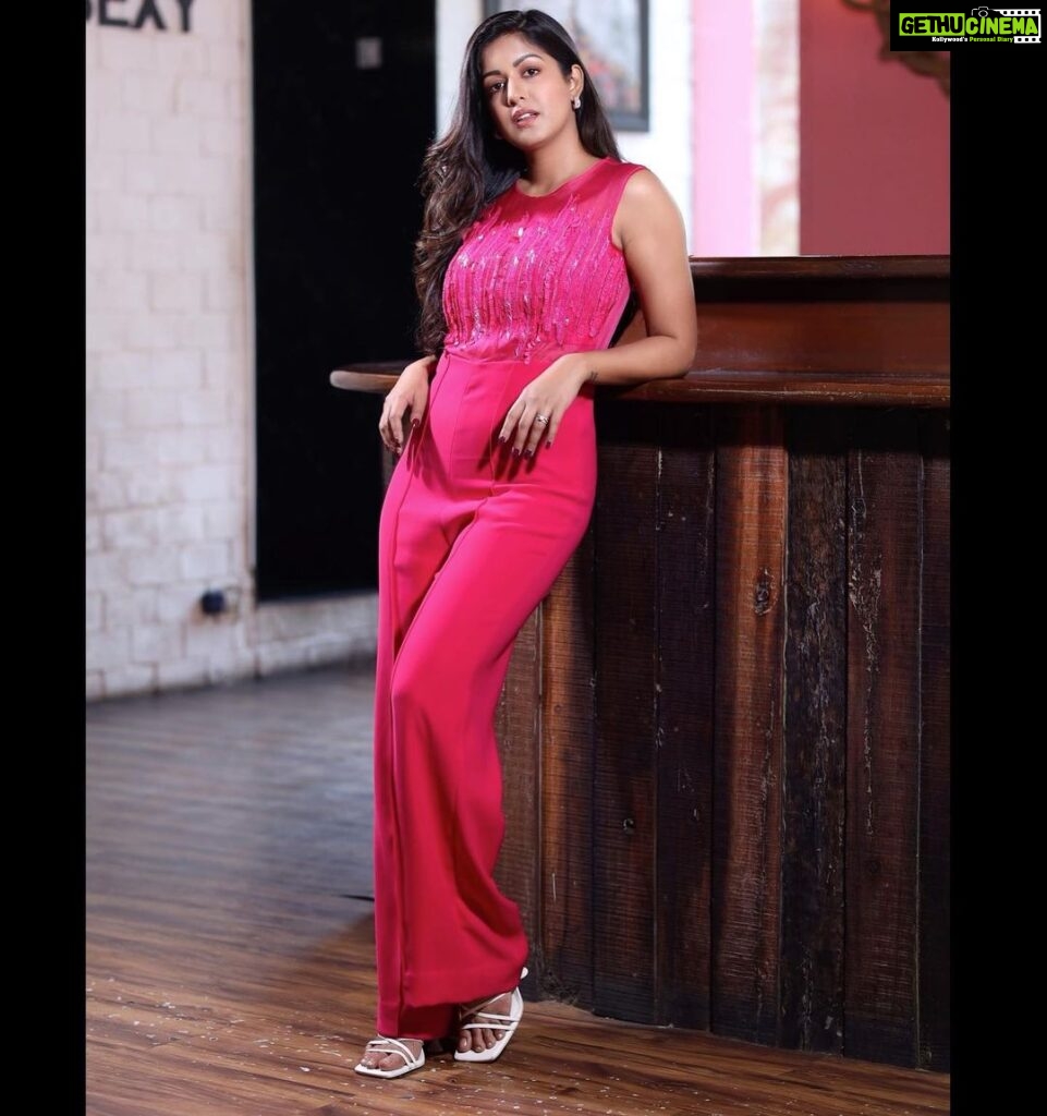Ishita Dutta Instagram - #pinkyinpink😝 Outfit: @pocketstoriesofficial Jewellery: @mozaati Stylist: @styledbynikinagda Photographer: @ajitredekar