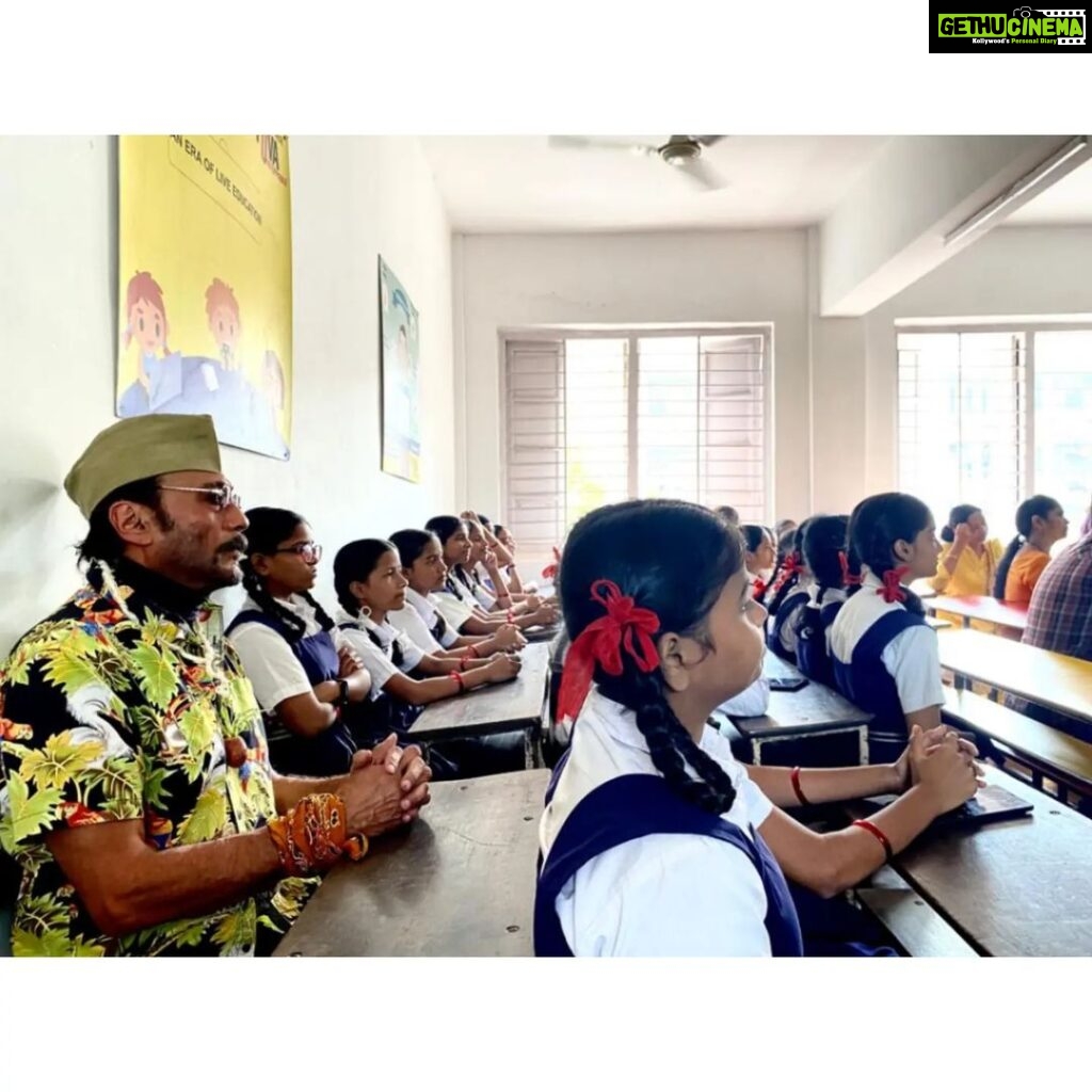 Jackie Shroff Instagram - Glad to be associated with YUVA UNSTOPPABLE... an NGO with an unstoppable drive to positively change the lives of children and youth in need. It empowers 6 million children in the health and education sector, also providing digital education to them. The energy and enthusiasm of the students of SSM Shivaji Vidyalaya (All Girls School), Parel, Mumbai,is UNSTOPPABLE ❤️ @yuva_unstoppable @iamitabhshah