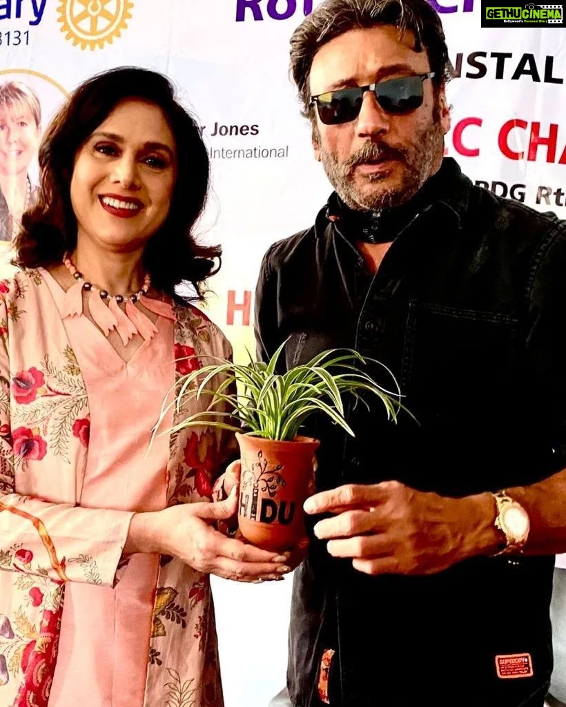 Jackie Shroff Instagram - Great start of a Sunday with my first leading lady, the ever graceful @meenakshiseshadriofficial ji for a Rotary function at Chandkhed